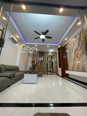 bán nhà-trần thái tông-cầu giấy-dân xây-tặng nội thất-ở ngay,dt 32m 5tầng,chỉ 7.7tỷ