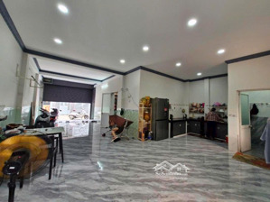siêu vip nhà 2 tầng dt 96m ngang 8m dài 12m , ôtô 7 chỗ ngủ trong nhà , đường lý tế xuyên linh đông