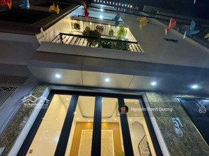 bán nhà âu cơ - 35m2*6 tầng - trong đê, ngõ nông, 70m thông ra hồ quảng bá giá 7.5tỷ lh 