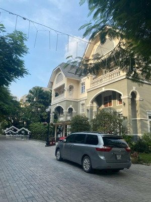 tôi cần bán biệt thự vip sân vườn kim long sát gần lotte q7: 10x21m trệt 3l call 