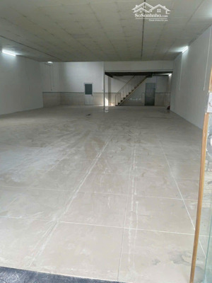 cho thuê xưởng mt kinh doanh lê văn khương q12. dt: 9x23m giá: 22tr xe container