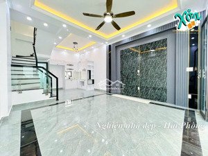 nhà phố 3 tầng, rộng đẹp, sân chung rộng rãi, an ninh