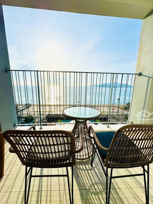 cần bán căn panorama view biển , quảng trường, tầng 10 . có ban công lớn