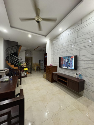 cho thuê nguyên căn gần q5 q1 với 5pn 80m2 nội thất cao cấp