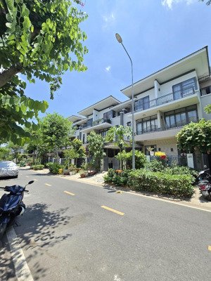 chính chủ bán gấp giá 11 tỷ lh duy