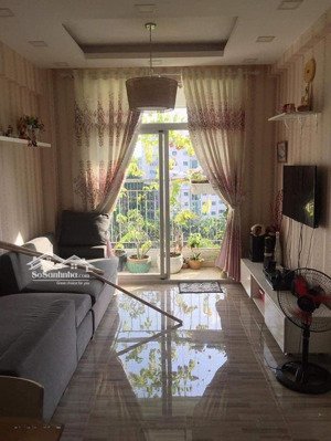 cần bán căn hộ ban công rộng thoáng mát- giảm mạnh cho khách thiện chí