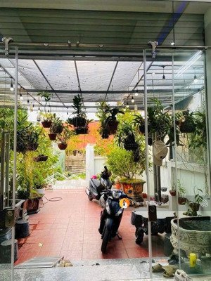 chỉ việc xách vali về ở căn dân xây, sân vườn rộng rãi 100,6m2 (tặng vườn cây, bể cá)
