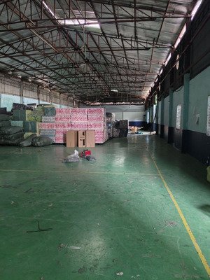 cho thuê nhà xưởnng hóc môn, dt 2400m2, giá 110tr/tháng