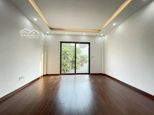 hot ! nhà mới 4t tại phúc cầu-thụy hương,200m ra chợ,ôtô chạy qua,giáp biên giang,chỉ 4km ra ql6