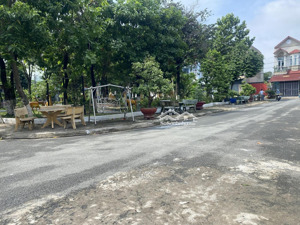 nhà 1 lầu 1 trệt ngay công viên cây xanh, rất mới, đẹp có hoàn công 91m2 giá 4,9 tỷ