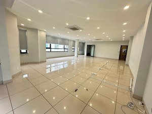 cho thuê văn phòng 90m2 - 12tr góc 2 mặt tiền - quận thủ đức sát q2