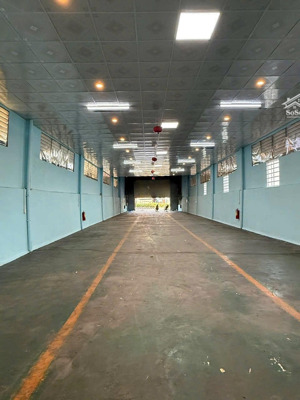 kho xưởng cho thuê tương bình hiệp 9x54m có gác 2 phòng , 2wc có điện 3 pha ,đường xe cont