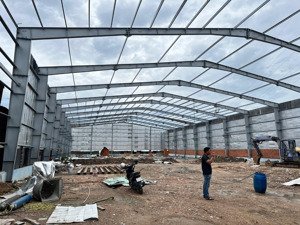 cho thuê 3 nhà kho mới xây dựng tại mt ql1a. 1200m , 1400m và 2600m2. an phú đông q12