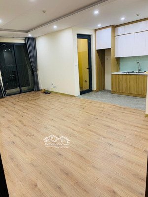 (hàng hiếm mới ra) cho thuê căn hộ 2pn hướng mát, nội thất cơ bản có điều hoà, rèm, giàn phơi bếp