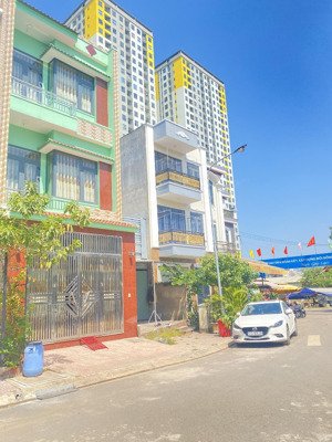 cho thuê nhà mặt phố 10 đường d1, đông hòa dĩ an 11 triệu, 64m2, 3pn, 4wc, tiện nghi cơ bản