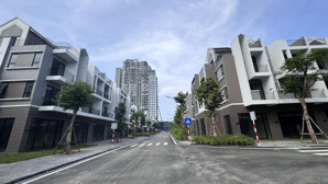 duy nhất 1 căn xẻ khe nhận nhà ngay giá loanh quanh 8 tỷ. lh 
