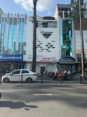 cho thuê mt đường 3/2 q10, dt: 10x20m, trệt, 3l, giá: 130tr