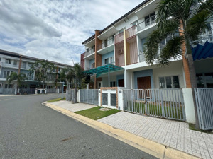 bán nhà suncasa - vsip2 - thủ dầu một - căn mặt tiền view thoáng, 2,5 tỷ sổ hồng sẵn, an ninh 24/7