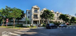 cho thuê nhà nguyên căn khu nine south căn góc, full nội thất, vị trí đẹp giá 45 triệu/tháng