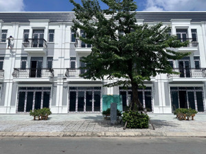 bán căn nhà khu đô thị đồng bộ ven sông 4.8x20m hướng đông nam 4,07 tỷ, 96m2 kđt sinh thái chánh mỹ
