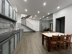 cho thuê nhà mới xây riêng biệt, sân để ô tô, 3 phòng ngủ rộng rãi. lh: 