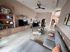 bán căn hộ penthouse - diện tích rộng, tầng cao nhất tòa nhà, sổ hồng sẵn cầm tay