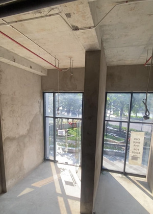 cho thuê căn shophouse có vị trí đắt địa ở vinhomes golden river (bason) ngay trục đường chính