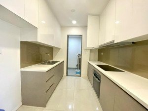 cho thuê 2 phòng ngủ millennium, nội thất cơ bản, giá 18tr/ tháng. liên hệ: 