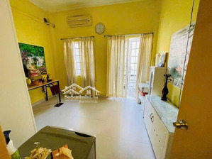 siêu hiếm nhà hẻm ô tô - 64m², quận 1 gần bờ kè hoàng sa, nhiều tiện ích, chỉ 13.8 tỷ