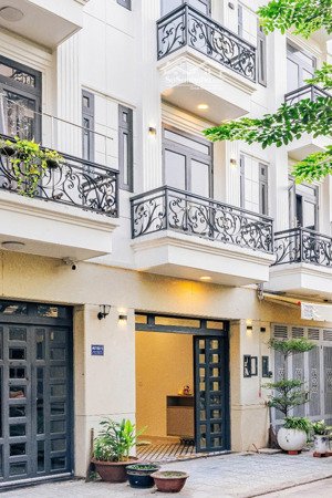 chính chủ bán nhanh nhà phố hà huy giáp, q.12 sổ hồng riêng, chỉ 6,2 tỷ full nội thất hiện đại
