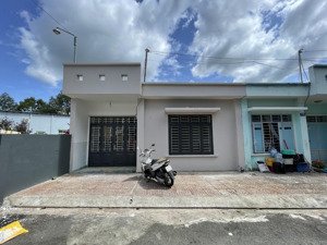 nhà hoàn công 7.8 x 12 = 93.6m2 full thổ cư ngay khu ht1 - mà chỉ có 2 tỷ