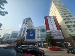 chủ cần bán nhà 3 tầng đường nguyễn văn thoại, ngay góc ngã tư giao với mai thúc lân. 124m2 .