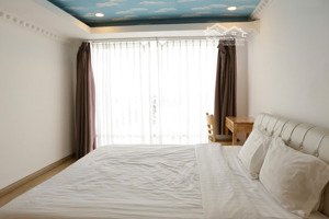 cho thuê căn hộ cao cấp view đẹp xịn xò gần sông hậu gần bến ninh kiều - full nội thất