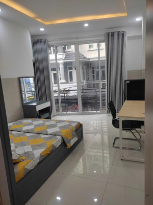 cho thuê căn hộ ban công phan xích long gần quận 1, quận 3, thang máy, nhà xe rộng