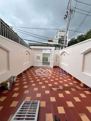 nhà đẹp 3 tầng -80m2-sân xe hơi- mặt tiền đường kề bên lã xuân oai- phường tăng nhơn phú a, q9