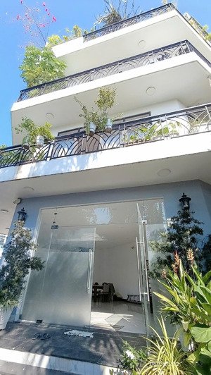 9 phòng-9wc - cho thuê nhà nguyên căn cực mới đẹp, có sân vườn. đường nguyễn thị thập quận 7.