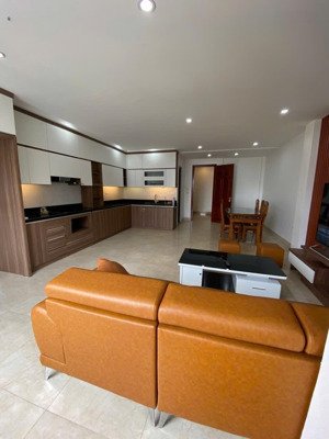 toà nhà 7 tầng thang máy hiện đại đầy đủ công năng