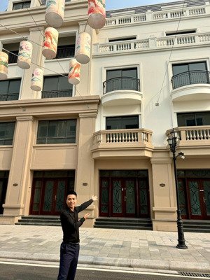 độc quyền: 3,8 tỷ mua đứt nhà vinhomes thiết kế 4 tầng và 1 tum. duy nhất 1 căn