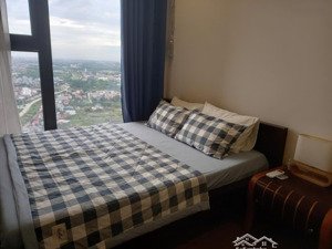 cần bán căn 2 ngủ 2vs 68m2 view sông hồng cực đẹp giá 3.65 tỷ bao thuế phí lh 