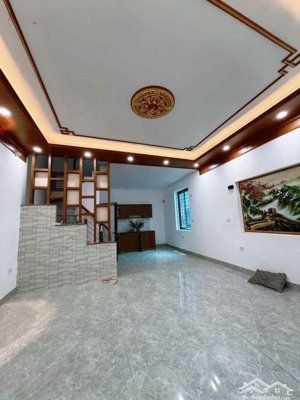 bán gấp nhà âu cơ - ô tô đỗ cửa - 3 tầng 4 ngủ đủ công năng. ngay chợ đầu mối kinh doanh sầm uất