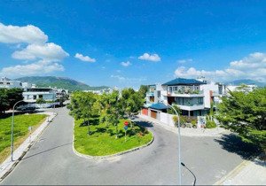 bán nhanh lô góc cực đẹp đối diện công viên cây xanh kđt mỹ gia thái hưng nha trang