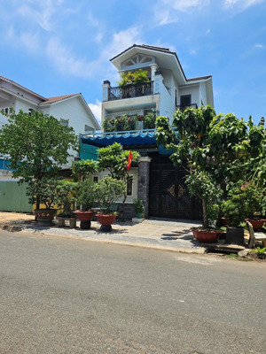 bán biệt thự mặt tiền đường số 20 - khu dc khang điền, phường phước long b. nhà 1 trệt 2 lầu