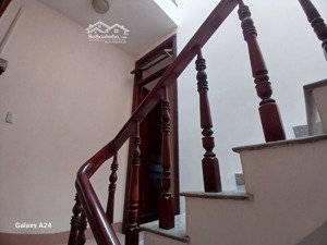 hẻm 266 đường tô hiến thành, phường 15, quận 10 4 tầng: 74m2 giá 19 tỷ. dt: 4.1 x 18m 7 pn, 6 wc