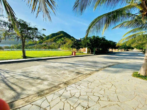 cần bán lô đất khu biệt thự giáng hương xã vĩnh thái giáp kđt mỹ gia (dt 279m2 giá chỉ có 19tr/m2)