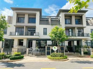 chốt đơn ngay nhà phố small swan park vị trí đẹp, dân cư đông, gần siêu thị, tiện ích giá 5 tỷ