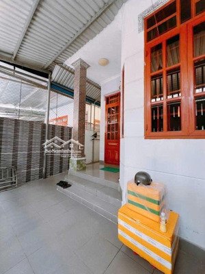 bán nhà sổ riêng thổ cư, dt 5,5m x 20m, đối diện kdc quân đoàn 4, tân phong, biên hòa, giá 2 tỷ 990