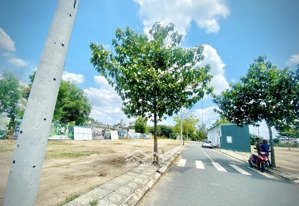 kẹt tiền xoay công việc cần bán gấp trong tháng-140m2 giá 2tỷ1- ngay trung tâm thương mại cực lớn
