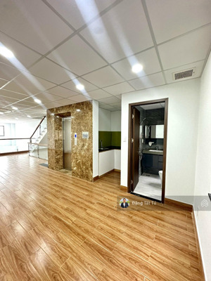 shophous mặt tiền song hành lakeview city giá 40tr/th nhà hoàn thiện có thang máy.
