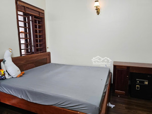 cho thuê căn góc tại kđt việt hưng, long biên. s: 100m2. giá: 10tr/tháng