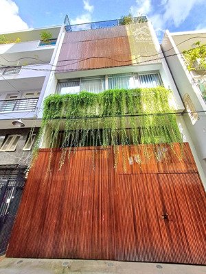 nhà hxh quận 1 dt: 7 x 16m 4 tầng sàn suốt, cầu thang cuối nhà.